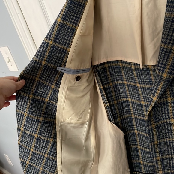 Mens plaid partially lined sport coat. - Picture 4 of 6
